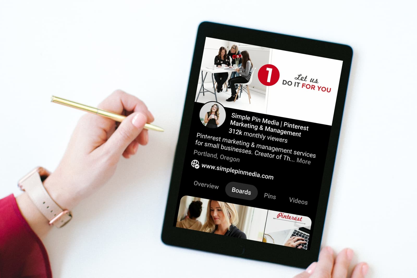 woman's hands with tablet on desktop. 